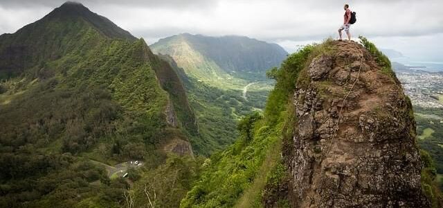 「每個人都想住在山頂，但所有的快樂及成長都是在登山時產生。」– 安迪魯尼 (媒體人)